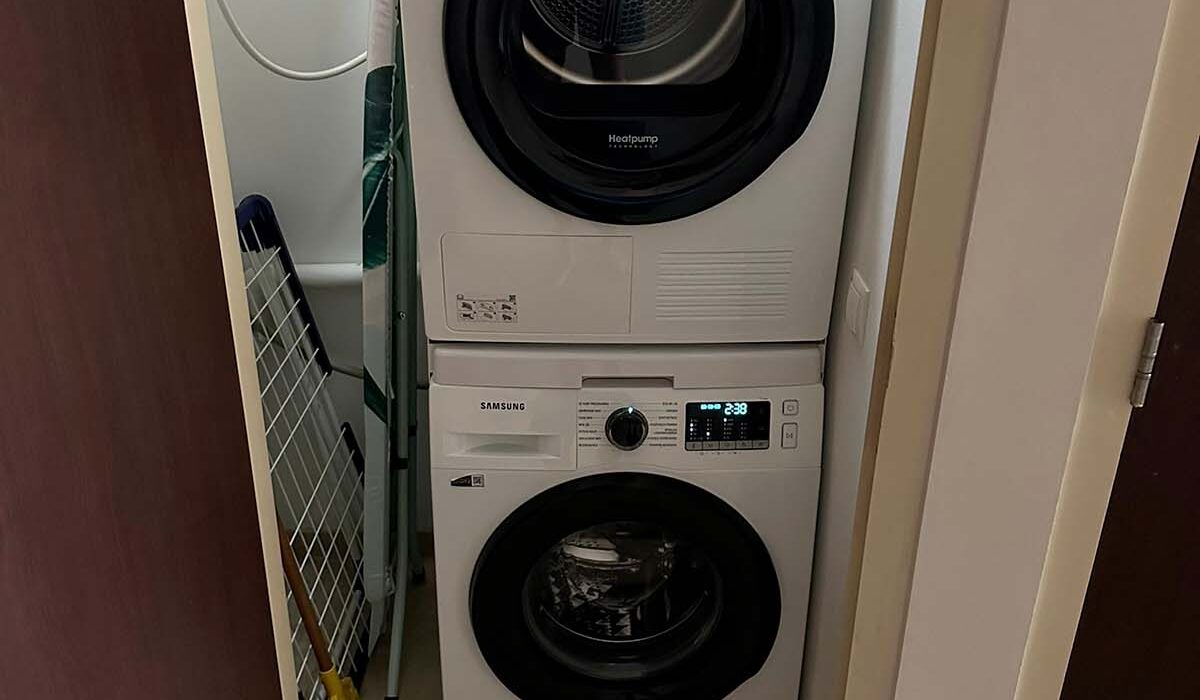 12. Washingmachine and dryer